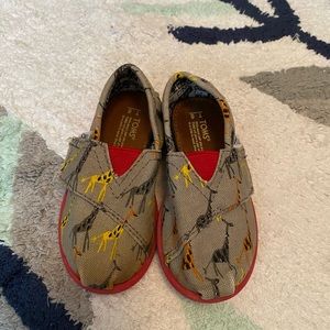 Toms giraffe print toddler shoes